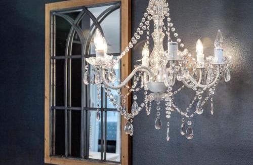 Varnum Park House | Romantic Cottage King Pool Pickleball Beaches