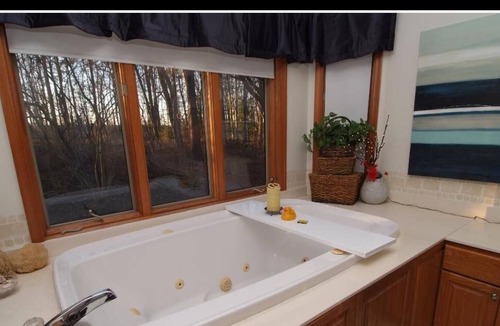 Greenwood Apartment | Romantic Couples Suite in Nature Retreat Setting; day trip to beach!