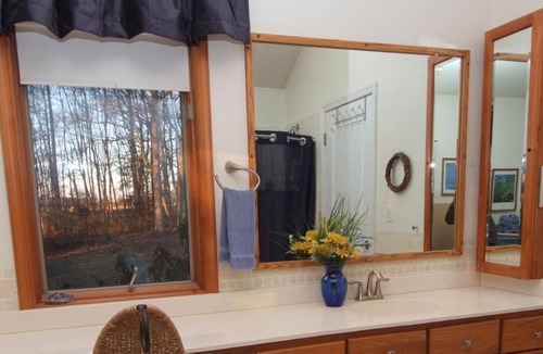 Greenwood Apartment | Romantic Couples Suite in Nature Retreat Setting; day trip to beach!