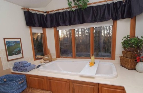 Greenwood Apartment | Romantic Couples Suite in Nature Retreat Setting; day trip to beach!