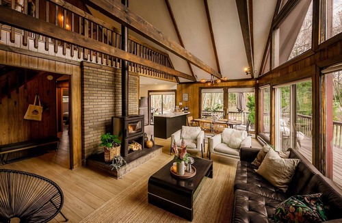 Albrightsville Cabin | Romantic cozy cabin w/hot tub, fireplace, safe