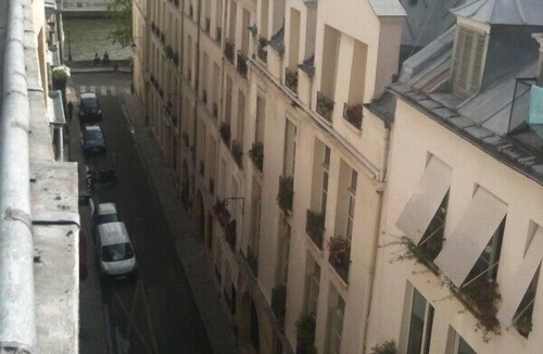 Les Iles Apartment | Romantic Paris apartment, large 1 bedroom on the chic Ile Saint Louis