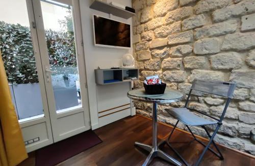 Montmartre Apartment | Romantic Tiny House inside Montmartre