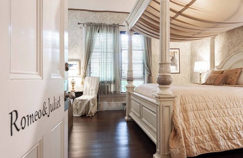 Stratford Apartment | Romeo and Juliet Stone Maiden Inn