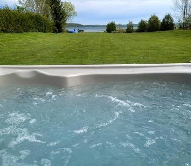 Wiarton House | Romeo Resort -Waterfront-