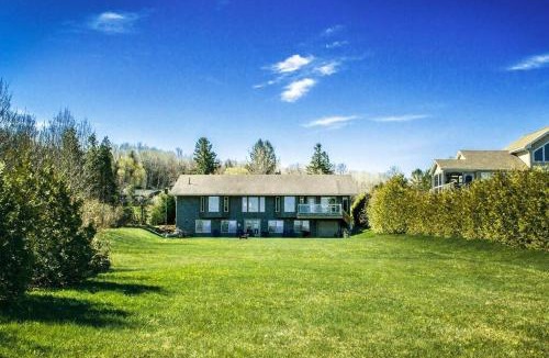 Wiarton House | Romeo Resort -Waterfront-