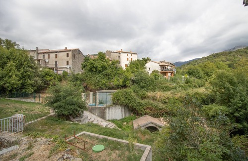 Bastelica Apartment | Room 'Ghjinestra' with Wi-Fi and Air Conditioning