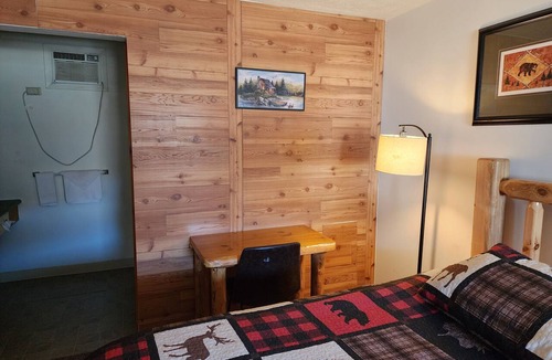 Ohiopyle Hotel | Room: Heart of Adventure - Walk to G.A.P. & Ohiopyle