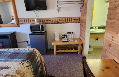 Ohiopyle Hotel | Room: Heart of Adventure - Walk to G.A.P. & Ohiopyle