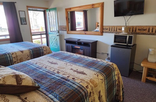 Ohiopyle Hotel | Room: Heart of Adventure - Walk to G.A.P. & Ohiopyle