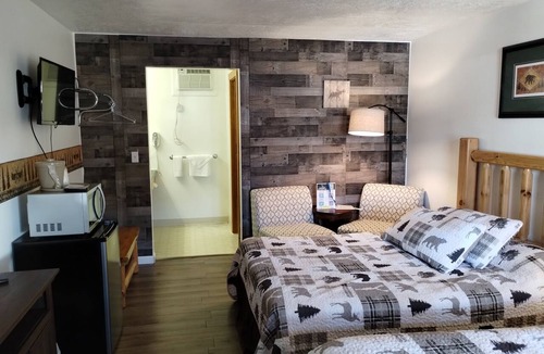 Ohiopyle Hotel | Room: Ohiopyle Adventures - Stay Where the Action Is