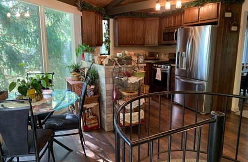 Historic Downtown Bedford Cabin | Round Cabin - 5 min to Bedford - Deck - Hike- Golf - Across Omni Bedford Springs