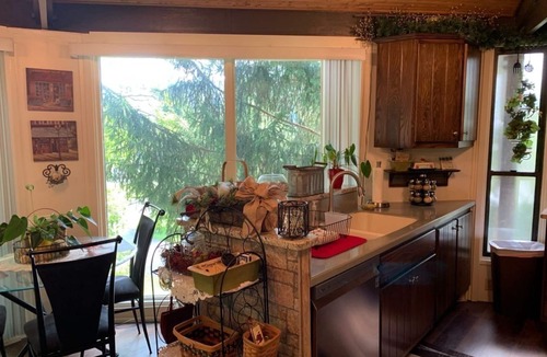 Historic Downtown Bedford Cabin | Round Cabin - 5 min to Bedford - Deck - Hike- Golf - Across Omni Bedford Springs