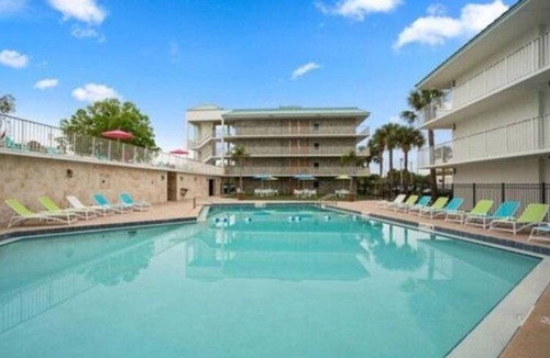 Historic Downtown Kissimmee Hotel | Royal 8 Wonderful Apart/Hotel with pool