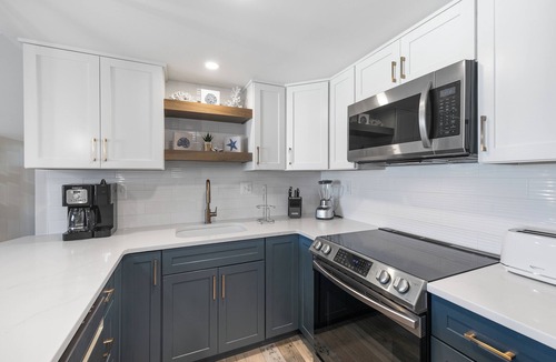 Caine Woods Condo | Royal Hawaiian 414 by Seaside Vacations & Sales