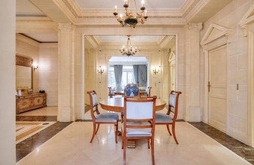 Champs-Elysees Apartment | Royal Montaigne
