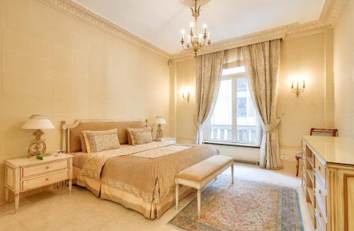 Champs-Elysees Apartment | Royal Montaigne
