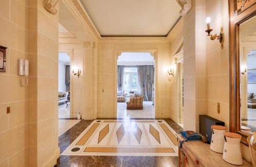 Champs-Elysees Apartment | Royal Montaigne