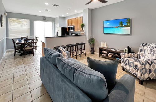 Crestwynd Bay House | Rumi Vacation Stays- Just 2 miles from Disney .