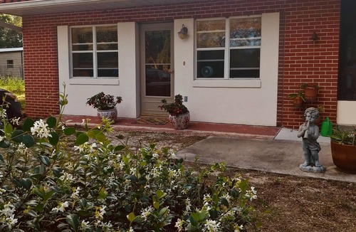 Lake Wales Cottage | Rural Cottage at Starr Lake - Sleeps 4