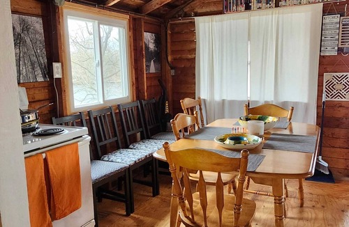 Frontenac Cottage | Rustic 2 bdrm cottage on Dog Lake, Rideau Canal. Complete Privacy. Quiet Lake.