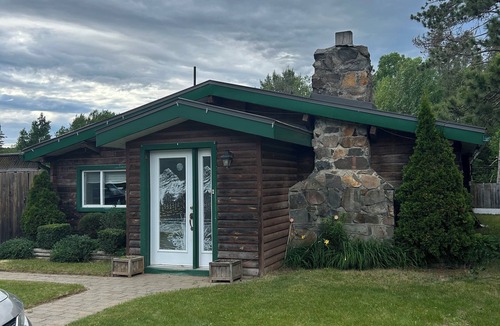 Webbwood Cabin | Rustic cabin with pool.