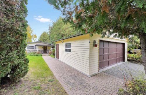 Kirkfield House | Rustic cottage on Canal Lake
