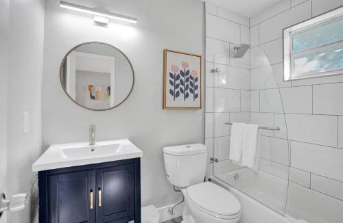 Poinciana Park Apartment | Rustic Retreats Cozy 1BR for 2 guests minutes from Las Olas