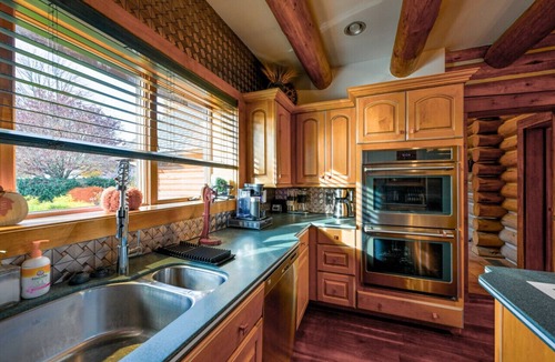 Salem House | Rustic Timber Lodge w/Hot Tub-Sleeps 16