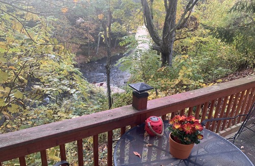 Shohola Cottage | Rustic two bedroom cottage on riverside in Shohola PA