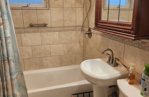Levittown House | RYDER CUP 10 MIN AWAY . ENTIRE HOUSE in Levittown with AC. TOTAL 4 rooms