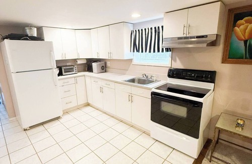 North Bellmore House | Ryder Cup Accommodation <8 miles Bethpage Black. heated salt water pool