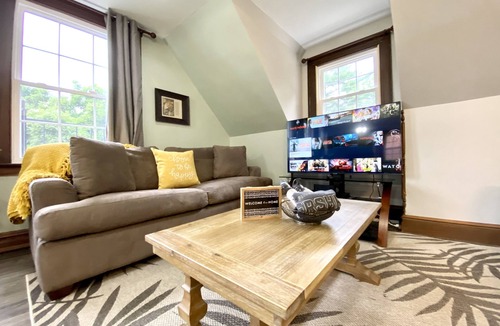 Harrisburg Apartment | Safe & Trendy Historic Midtown 3rd Floor Riverview Apartment