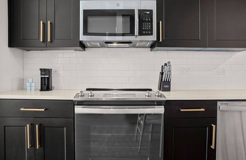Carver City - Lincoln Gardens Apartment | Safest Location in Town | Pool and Gym | Luxury!