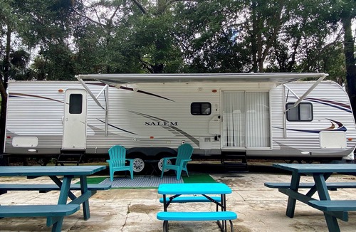 Candler House | SalemOasis Glamping RVnear Silver Spring State Park