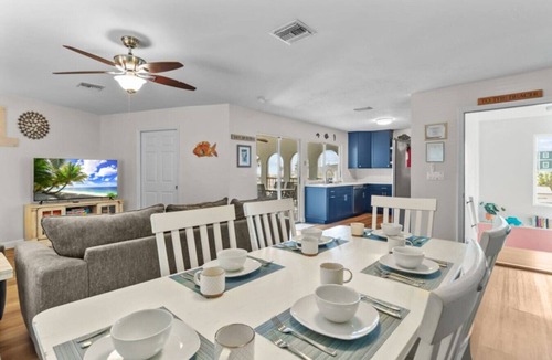Fort Myers Beach House | Salty Air Retreat: Heated Pool, Walk to Beaches!