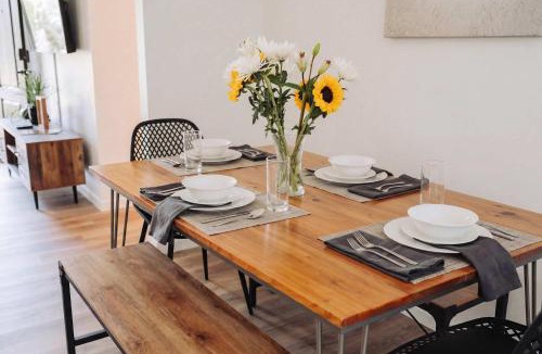 High Springs House | Sanctuary at the Springs - King Beds , Families