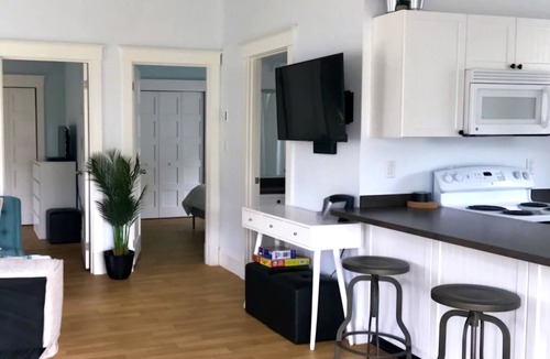 Cherry Valley House | Sandbanks Cottage Resort Villa In Beautiful Prince Edward County