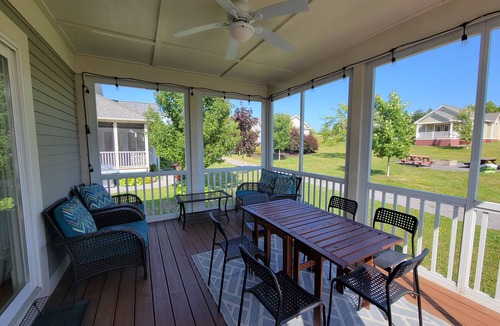 Cherry Valley House | Sandbanks Cottage Resort Villa In Beautiful Prince Edward County
