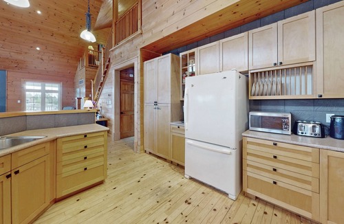 McKellar Cottage | Sandy Beach Muskoka 4 Beds Cottage