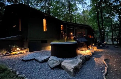 Locust Lake Village House | Saturdays Cabin, Hot Tub, Hammock, Gas Firepit
