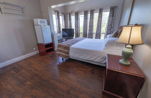 Sauble Beach Hotel | Sauble Beach Lodge