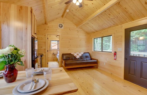 Cowanesque House | Scenic Deck & Grill: Middlebury Center Retreat!
