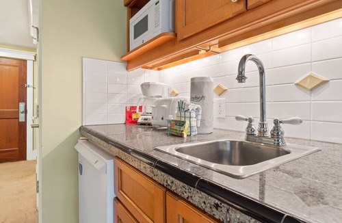 Baytowne Wharf Condo | "Sea Garden" Sandestin #3205 Studio Sleeps 4