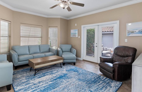 Emerald Waters Village House | Sea La Vie B | Community Pool & Beach Access only 4-Min Walk Away + 2 Bikes