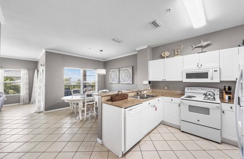 Frangista Beach Condo | Sea N'Blue*Pool+Hot Tub*Dogs OK*Walk to Beach!