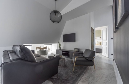 Faubourg-du-Roule Apartment | Seaham, 4 stars, View on Eiffel Tower and Sacré-Coeur