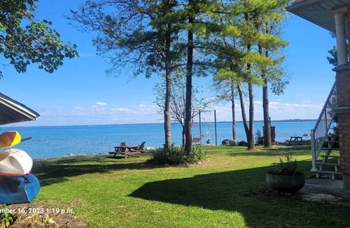 Collingwood House | Seasons by the Bay! Waterfront views!