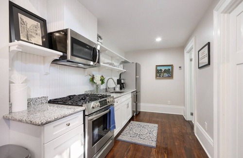 Faubourg Livaudais Apartment | Secluded 1886 Garden District Carriage House