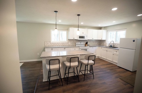 Ellsworth House | Secluded 5BR Retreat w/Hot Tub, Sleeps 10